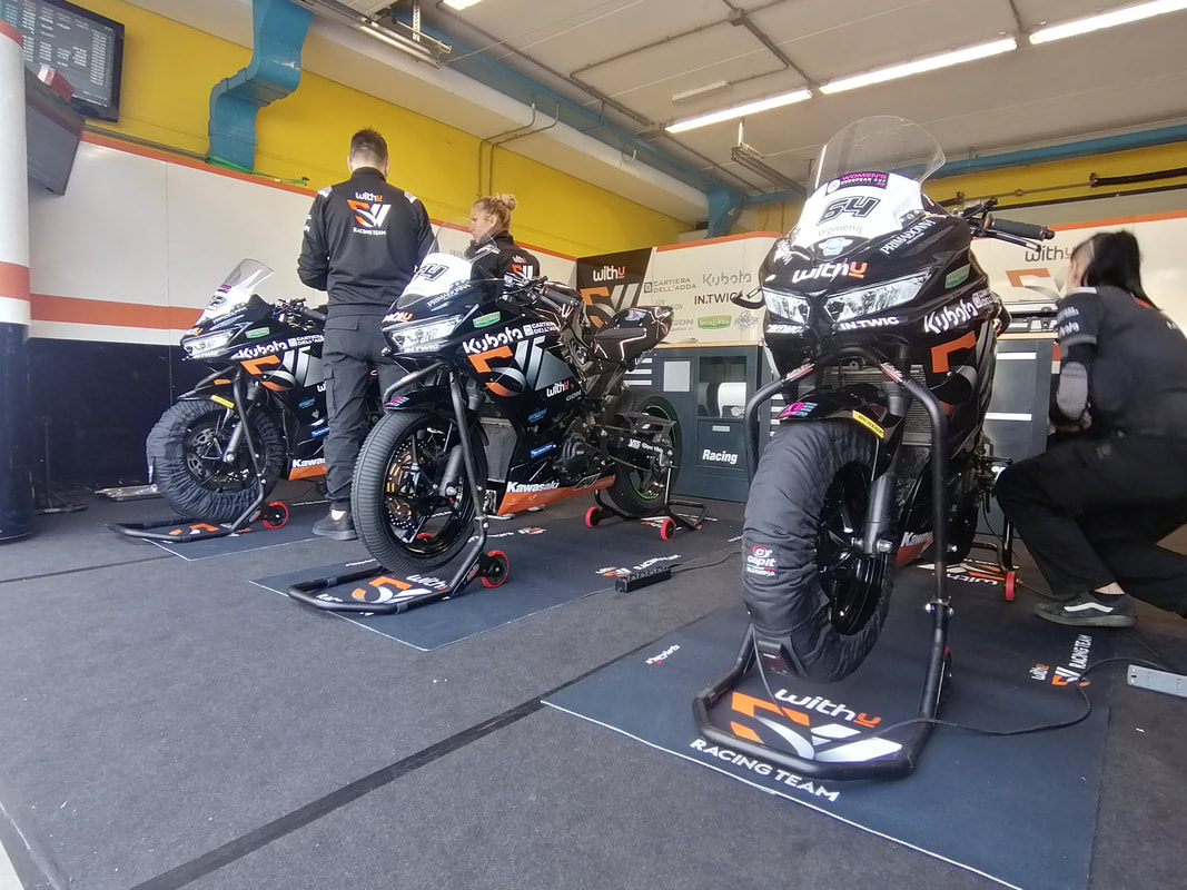 team-511-with-u-3_orig