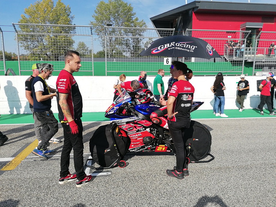 team-rosso-nero-grid-4_orig